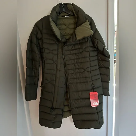 Women’s Down North Face winter coat, brand new with tags. Size small - Picture 1 of 15
